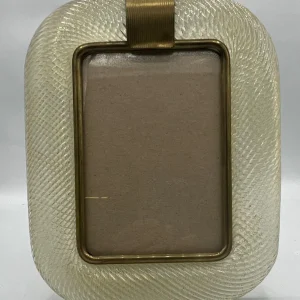 Murano cornice portafoto in vetro a torciglione trasparente con applicazioni in foglia d'oro e montatura in ottone anni ’40–’50