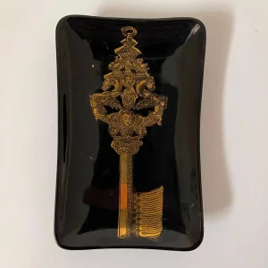 Posacenere a vaschetta grande chiave su fondo nero - Piero Fornasetti