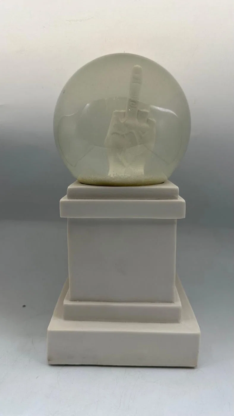 Seletti “L.O.V.E.” di Maurizio Cattelan