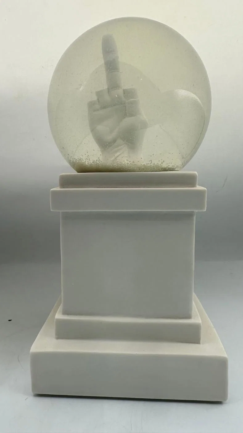 Seletti “L.O.V.E.” di Maurizio Cattelan - immagine 3