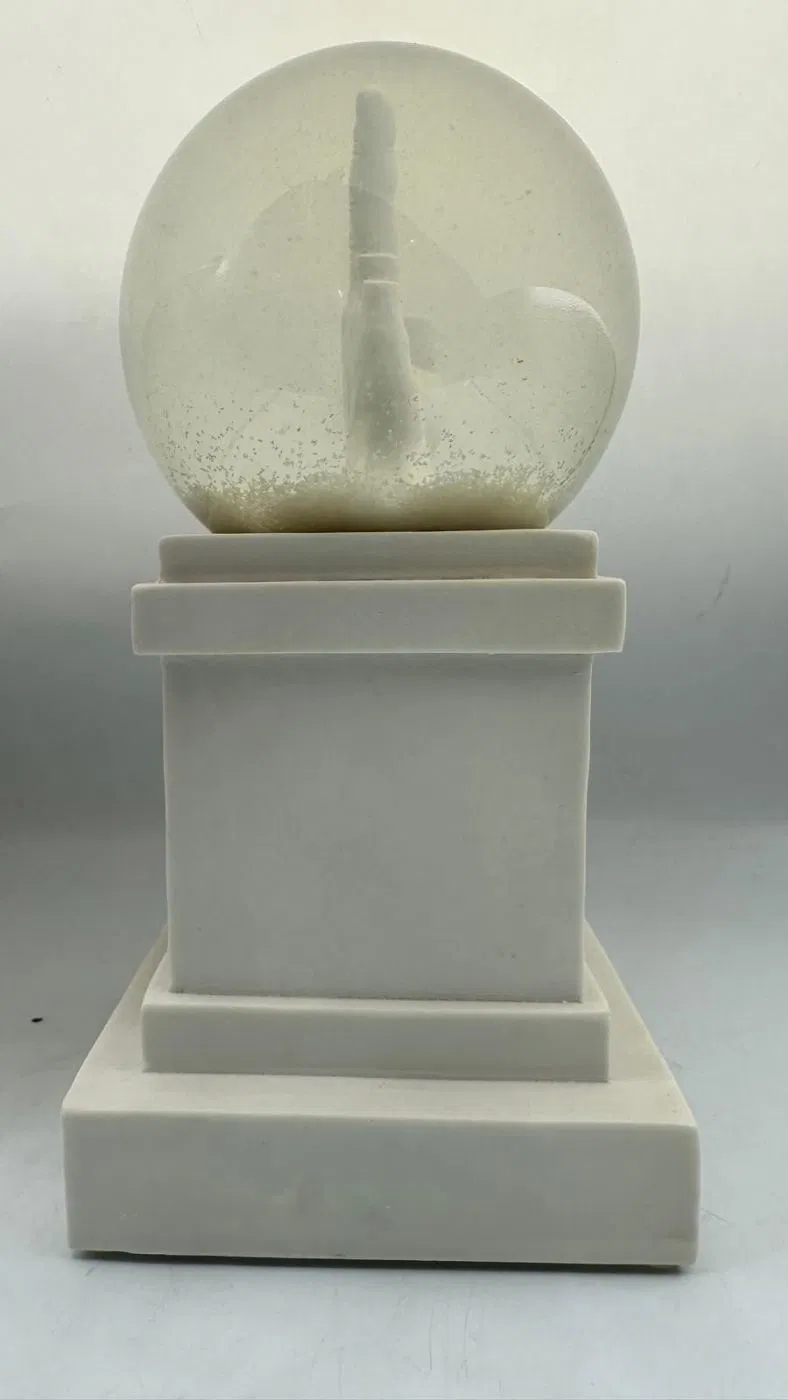 Seletti “L.O.V.E.” di Maurizio Cattelan - immagine 4