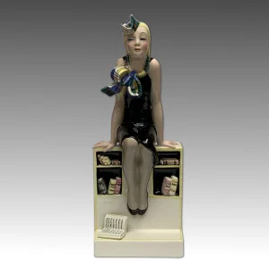 “Me ne infischio – La studentessa”, scultura in ceramica a decoro policromo - Helen Konig Scavini