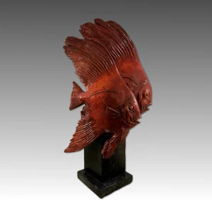 Due pesci combattenti e conchiglia, scultura grès smalto rosso - Guido Cacciapuoti